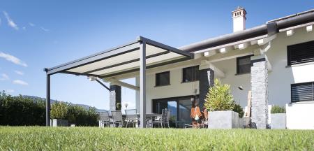 Qual è la differenza fra una pergola classica e una pergola bioclimatica?