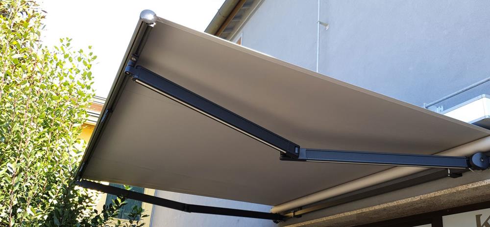 Il primo tessuto oscurante non in Pvc: Tenda da Sole Venezia Gold