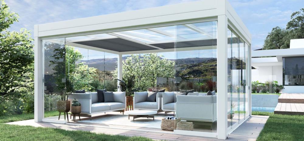 Stanza esterna in vetro: il nuovo modo di vivere giardino e terrazzo