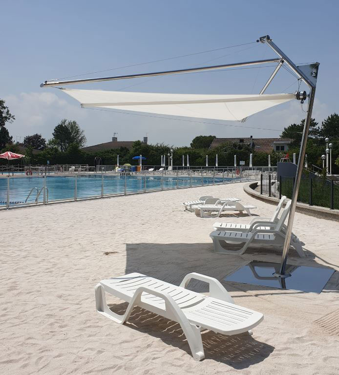 Vela ombreggiante per il locale Bora Bora di Albarella