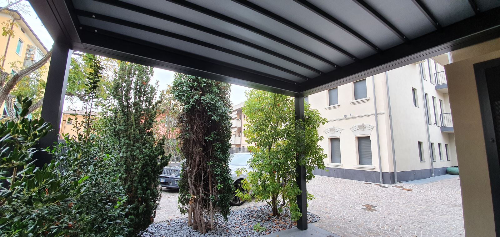 Realizzazione pergola isola 3 a Verona (VR) - Tecnologie Protettive