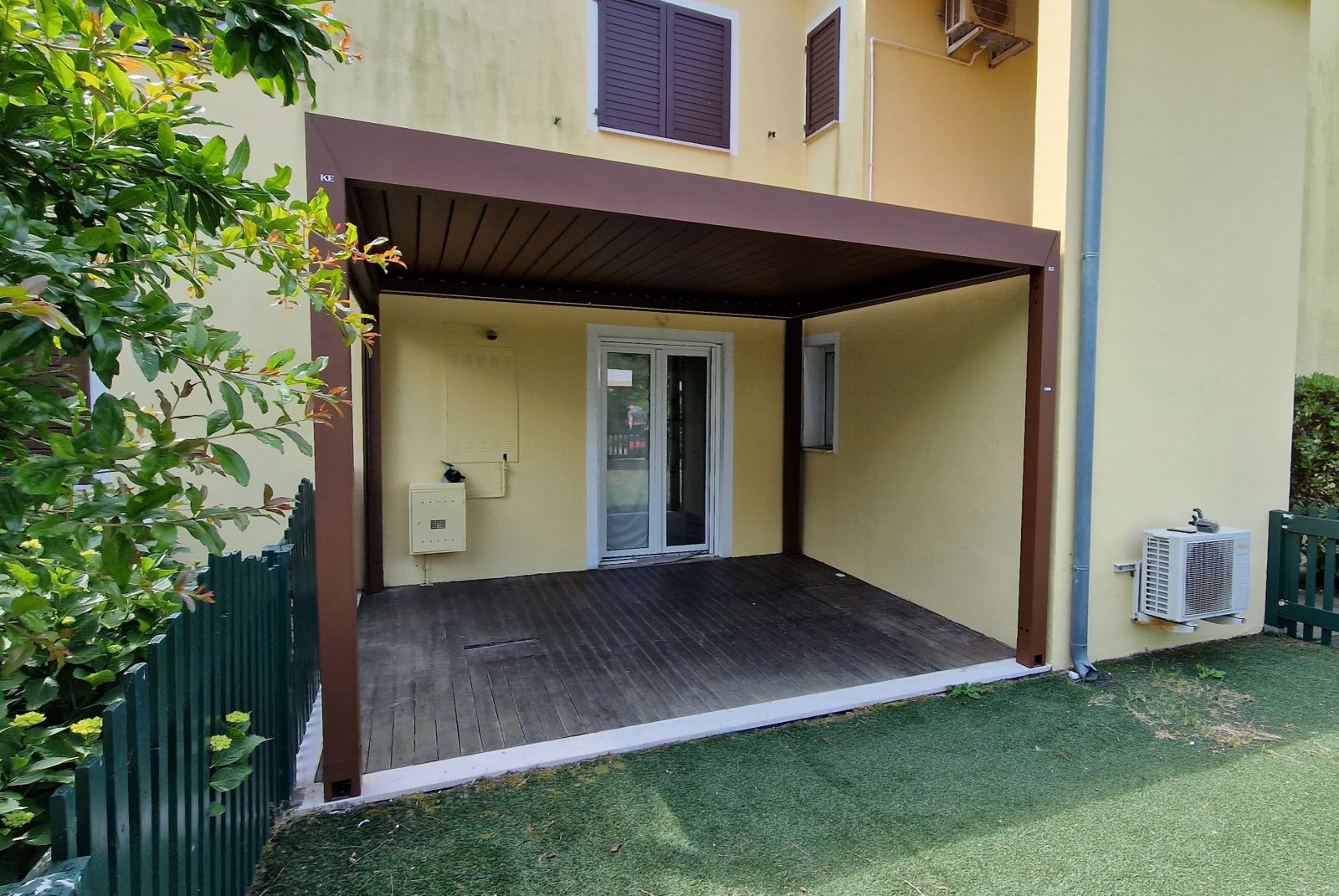 Realizzazione pergola kedry plus ad Albarella (RO) - Tecnologie Protettive