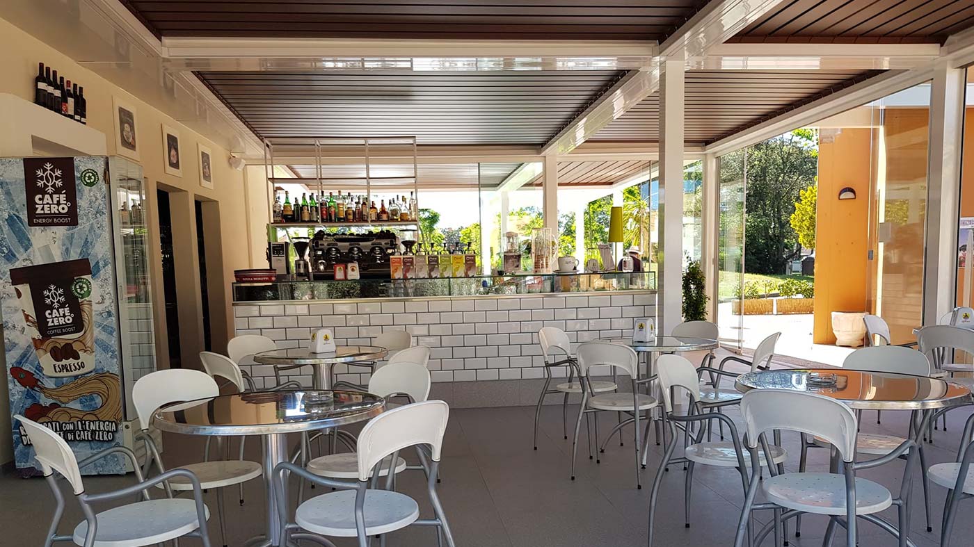 Realizzazione pergola Kedry Prime Bar Gelateria Piazzetta Fiordi - Tecnologie Protettive