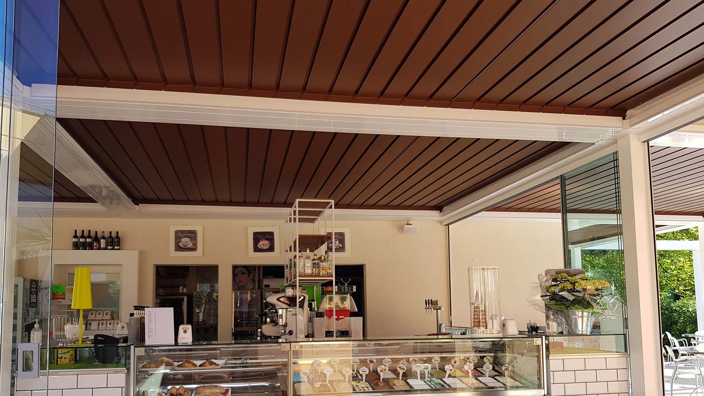 Realizzazione pergola Kedry Prime Bar Gelateria Piazzetta Fiordi - Tecnologie Protettive