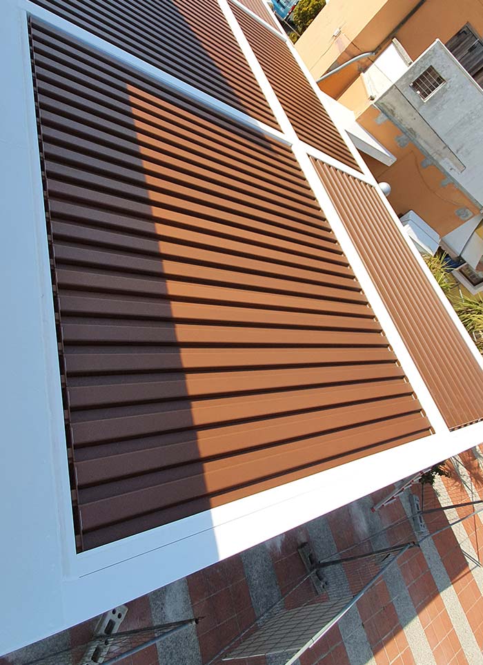 Realizzazione pergola Kedry Prime Bar Gelateria Piazzetta Fiordi - Tecnologie Protettive